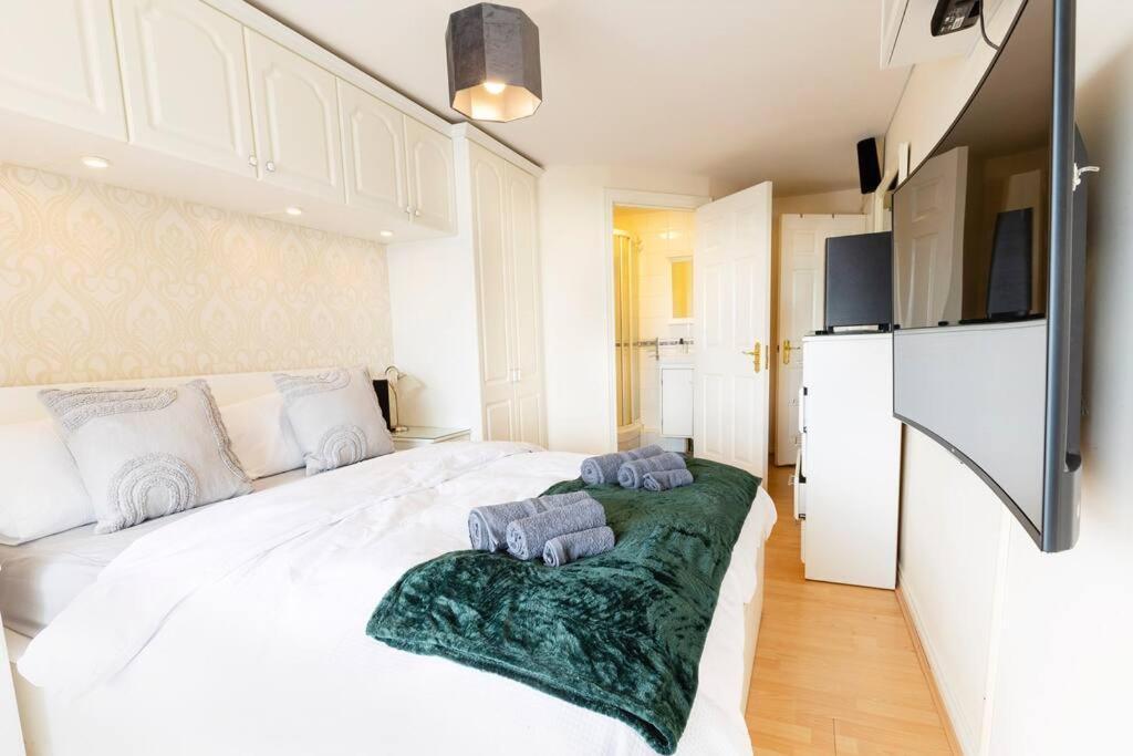 Stunning Views And City Side-Belfast City-2 Bedroom-5 Guests-Wifi & Parking Ngoại thất bức ảnh