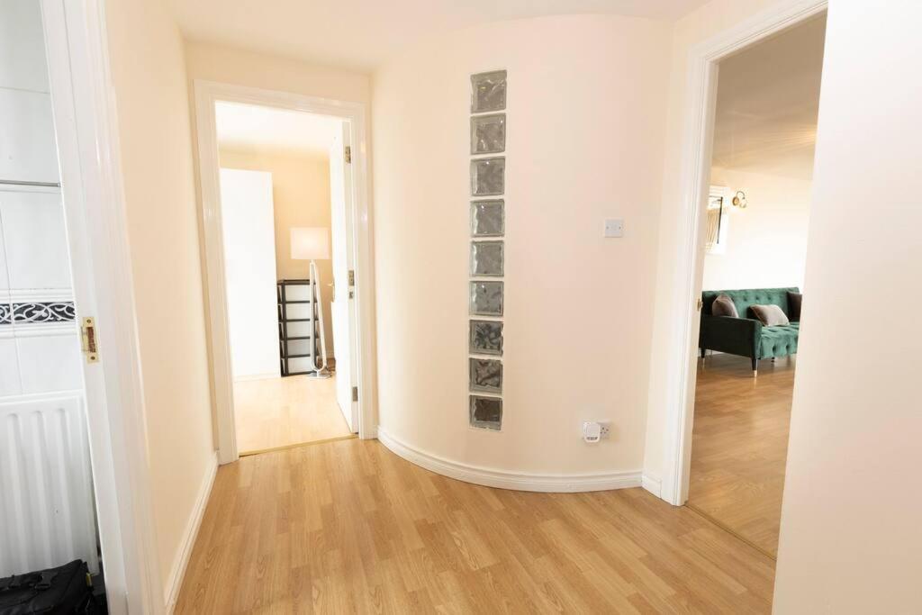 Stunning Views And City Side-Belfast City-2 Bedroom-5 Guests-Wifi & Parking Ngoại thất bức ảnh